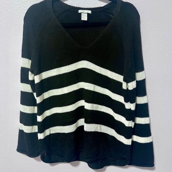 H&M Black and White V-Neck Sweater with Stripes large - Picture 3 of 9